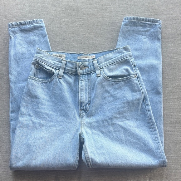 Levi’s high waist mom jeans👖 Light Blue Women's Jeans size 25 - Picture 2 of 6